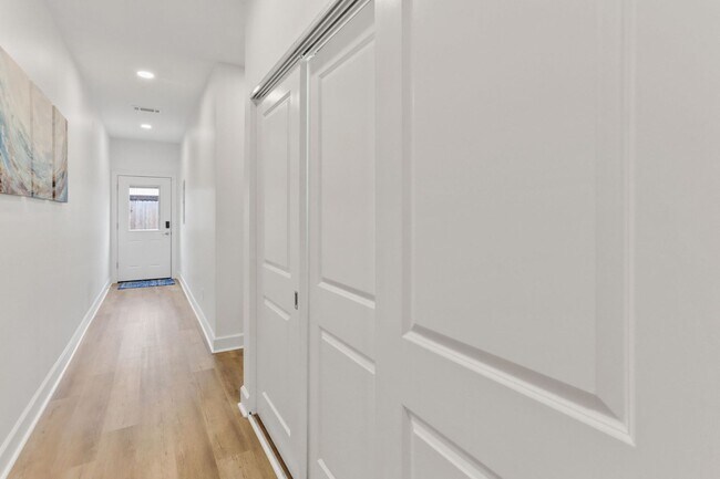 Building Photo - 417 Bedford Dr