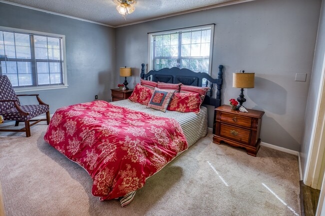 Building Photo - 402 Cottonwood St