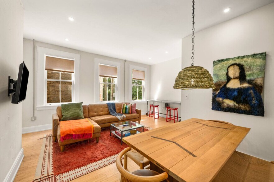 Building Photo - 2 Hust Alley