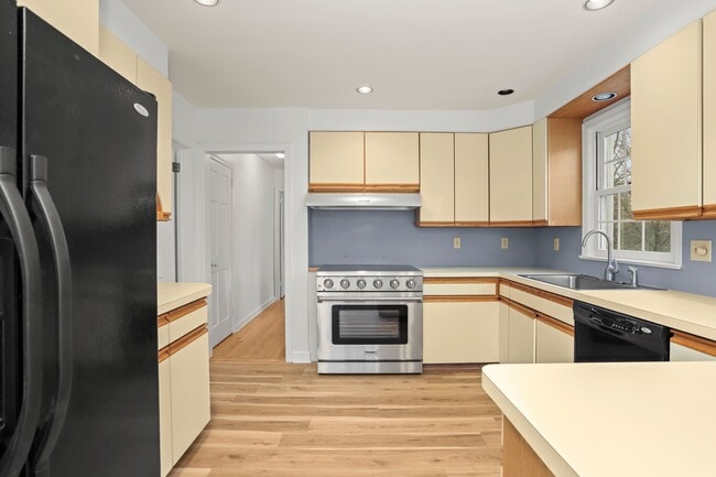 Building Photo - 148 Old Mill Rd