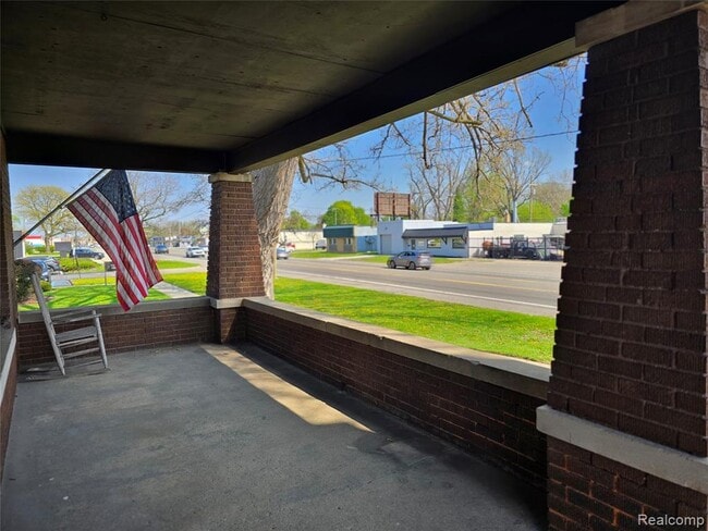 Building Photo - 26850 Seven Mile W