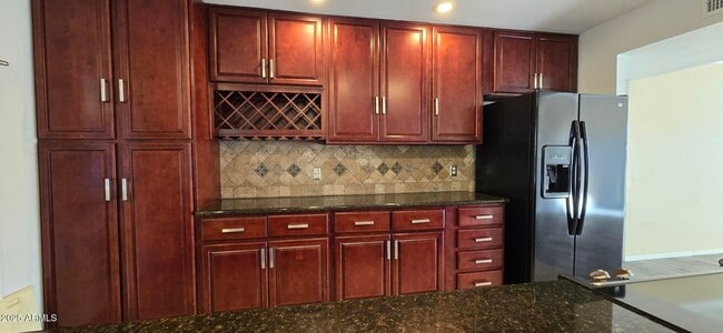 Building Photo - 2132 E Oxford Dr