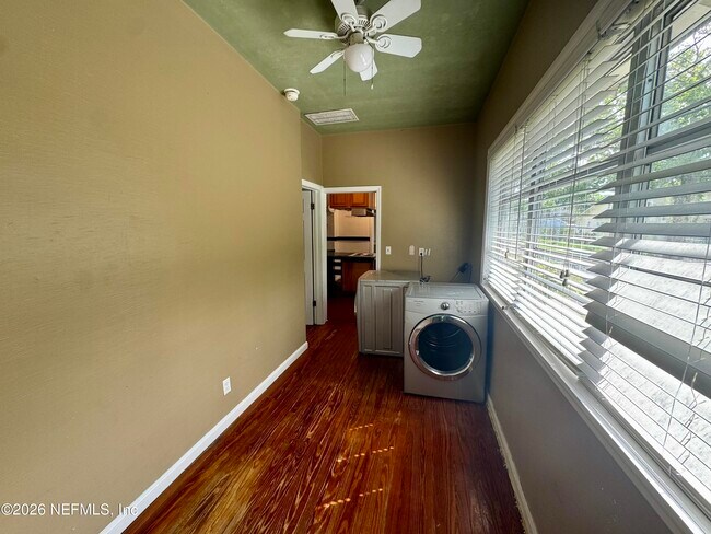 Building Photo - 1250 Dancy St