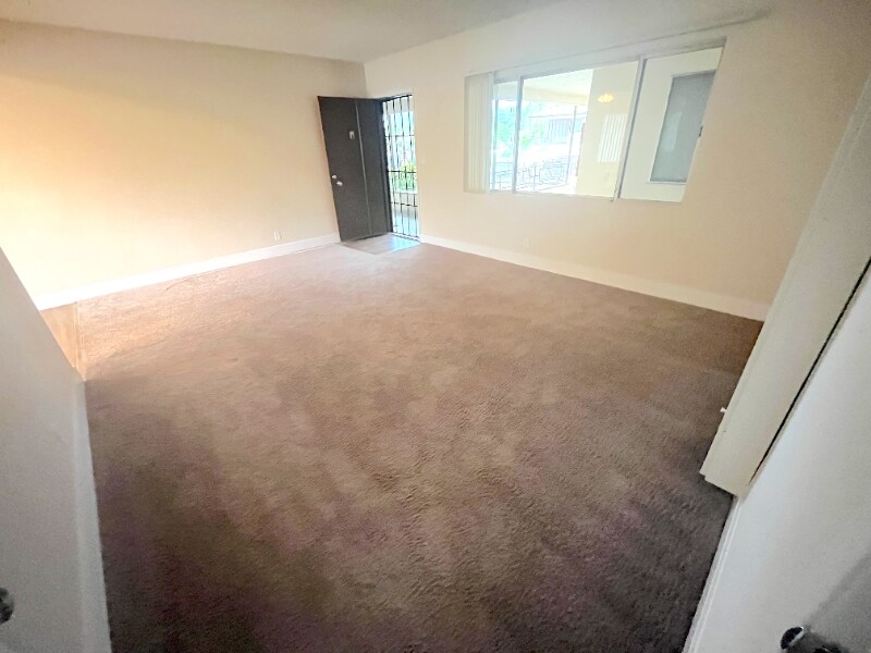 Building Photo - 638 Silverwood Ave