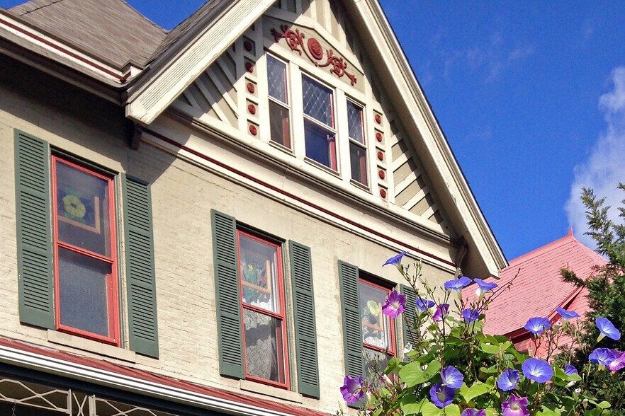 Top floor. Those are the living room windows. - 827 N. Highland Ave.