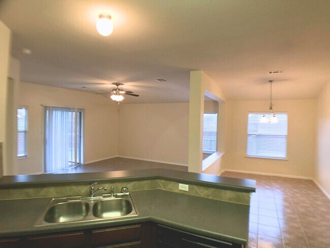 Building Photo - 4 bed 2 bath house in Harker Heights!