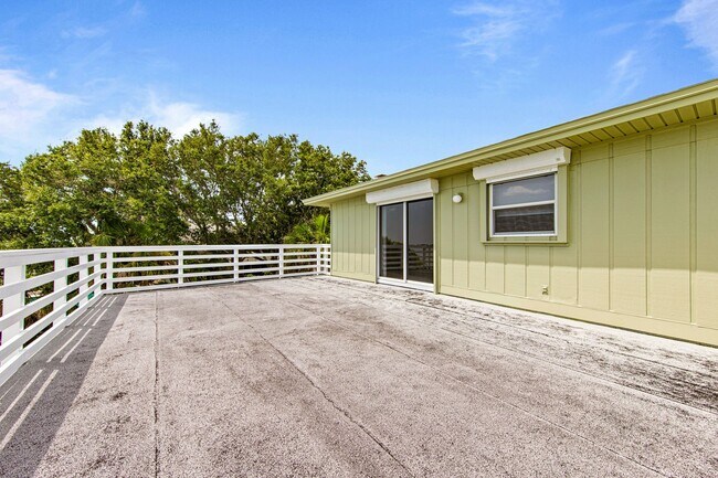 Building Photo - 7810 S Tropical Trail
