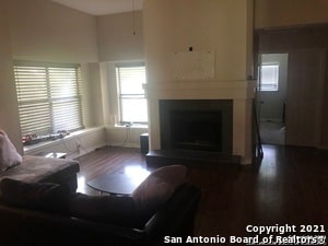 Building Photo - 8515 Maple Ridge Dr