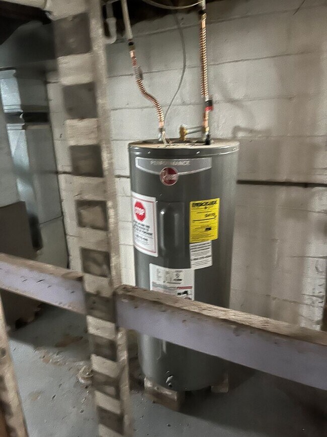 Building Photo - 3 bed/ 1 Bath