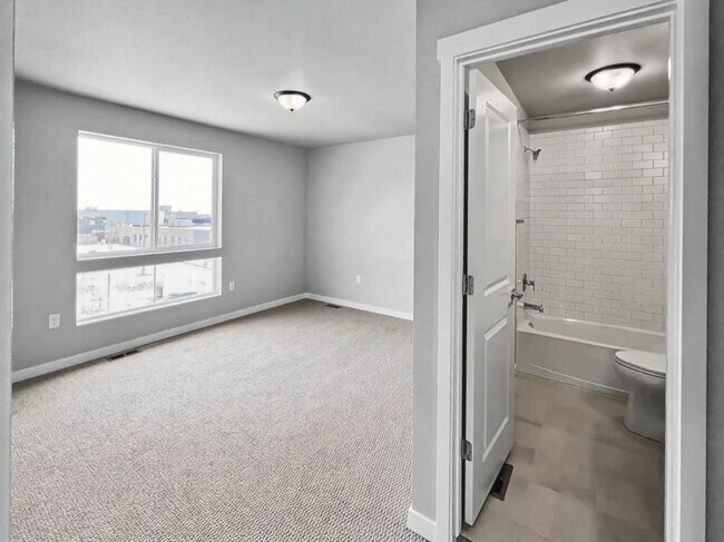 Building Photo - 8732 Wolf Valley Dr.