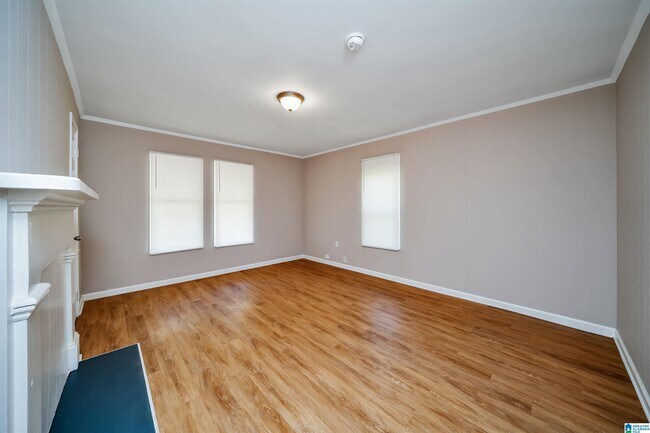 Building Photo - 806 Magnolia Dr NW