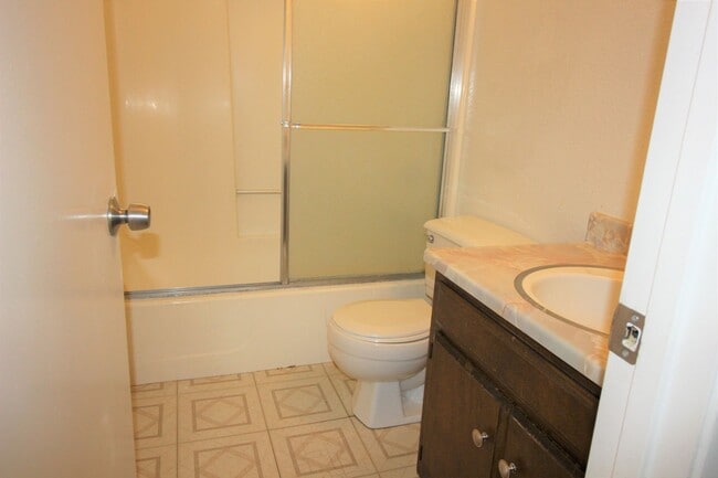 Building Photo - 1 Bedroom Apartment for Rent