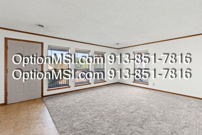 Building Photo - Charming & Spacious 2-Bed / 2-Bath Apartme...