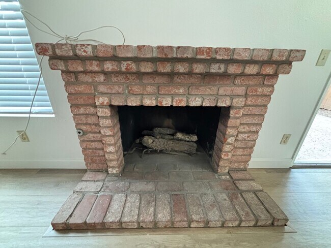 Building Photo - Spacious Updated Bonita Condo