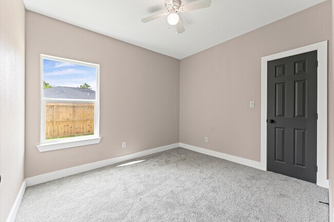 Building Photo - 8135 Woodward St