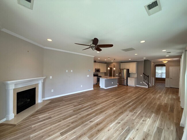 Building Photo - 5818 Glenmore Garden Dr