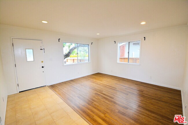 Building Photo - 3630 2nd Ave
