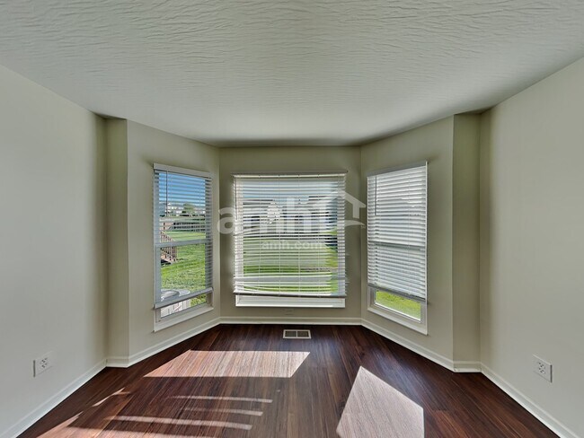 Building Photo - 13 Stoney Bluff Way