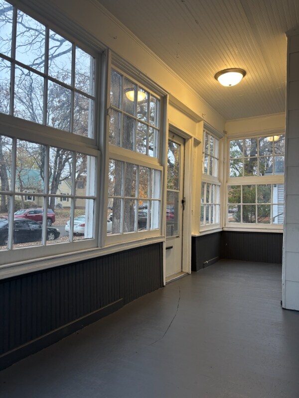 Building Photo - 814 6th Ave S