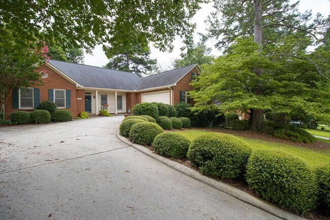 Building Photo - 2220 Montclair Dr