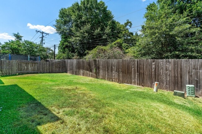 Building Photo - 138 Meadow Run Dr