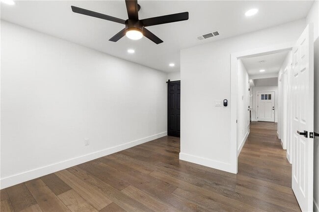Building Photo - 1605 Rutland Dr