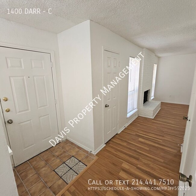 Building Photo - 1400 DARR-C