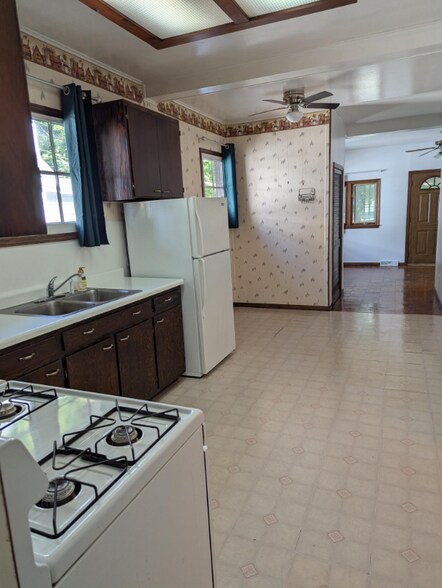 Building Photo - 118 Niles Ave