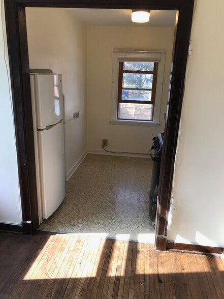 kitchen - 3226 Milwaukee St