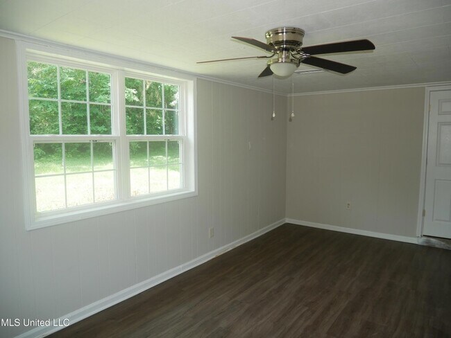 Building Photo - 2011 Coral Hills Dr