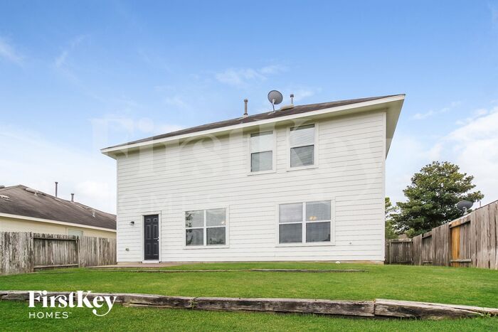 Building Photo - 18490 Sunrise Pines Dr