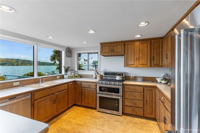 Building Photo - 4Bd/1.75Ba Seattle Home