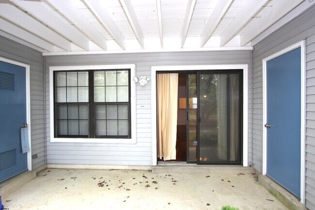 Building Photo - 2616 Canyon Ct