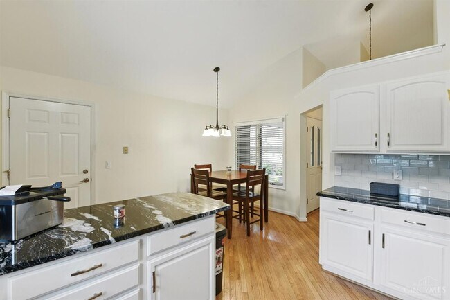 Building Photo - 5 Waterview Ct