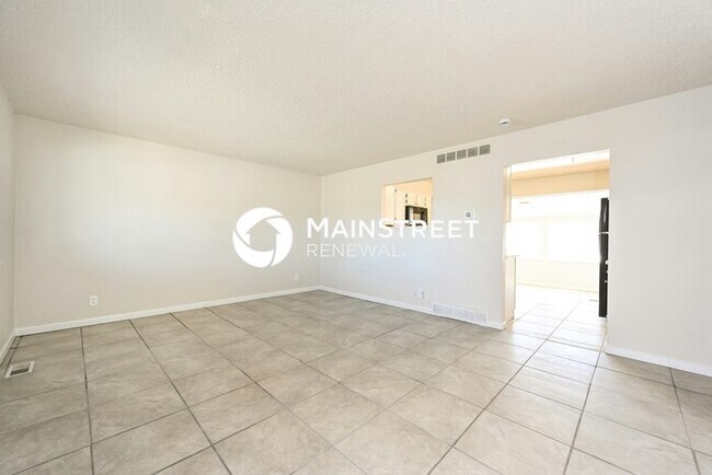 Building Photo - 4 Bedroom Pet-Friendly Home in DENVER, CO with Main Street Renewal