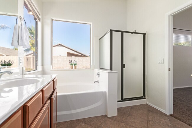 Building Photo - 4384 E Cherry Hills Dr