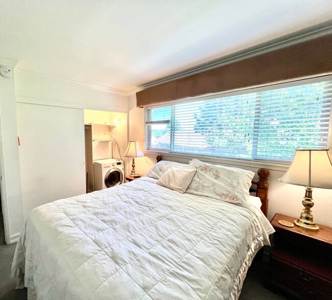 Building Photo - Fully Furnished 1-Bedroom Loft – Sierra Ma...