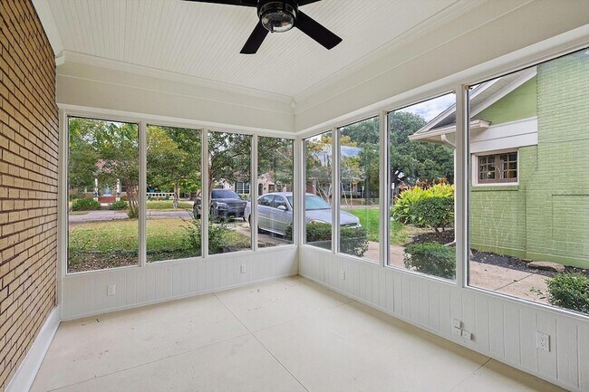 Building Photo - 5620 Richmond Ave