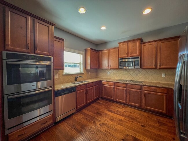Building Photo - Short Term Leases Options! Gorgeous 5 Bedr...