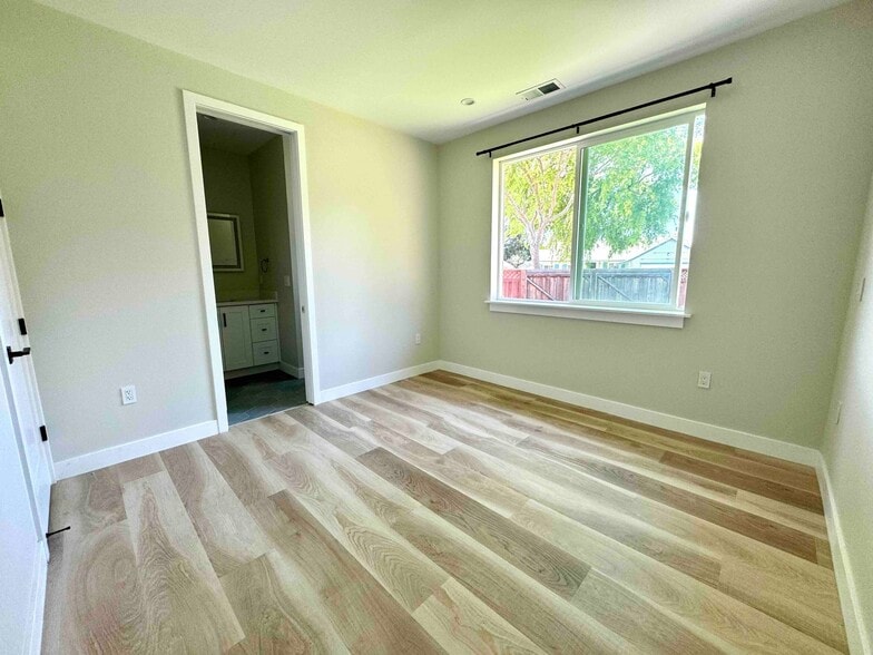 Building Photo - 7780 Inverness Dr