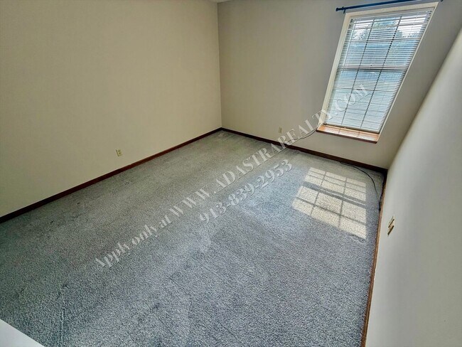 Building Photo - 6622 W 149th Terrace