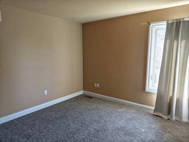 Building Photo - 5960 Niles St