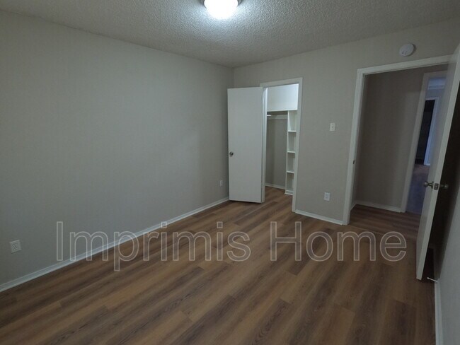 Building Photo - 430 Ridgewood Dr