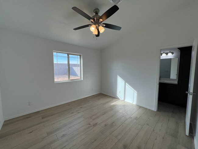 Building Photo - NEWER 3 BEDROOM HOME!