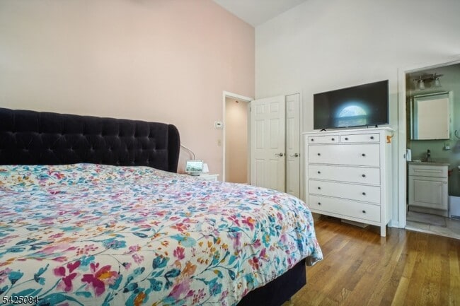 Building Photo - 195 Chaucer Dr