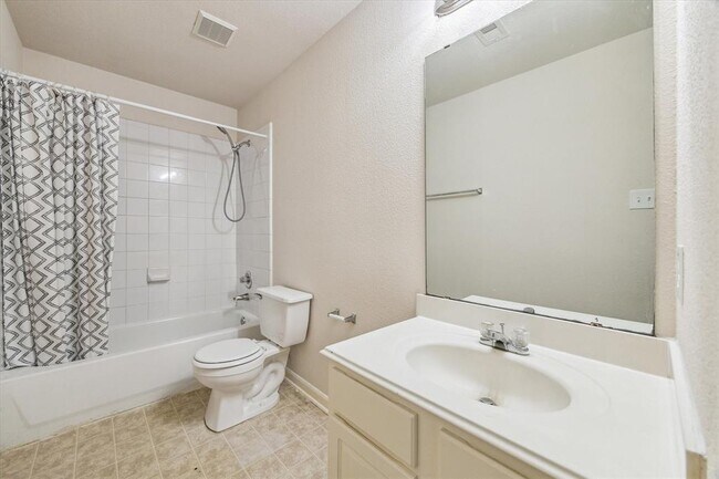 Building Photo - 431 Mantova Dr