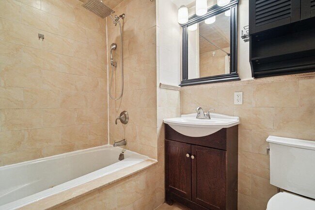 Building Photo - 124 68th St