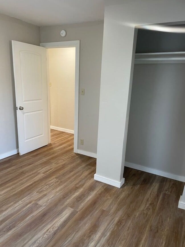 Building Photo - 1648 S Maple Ave