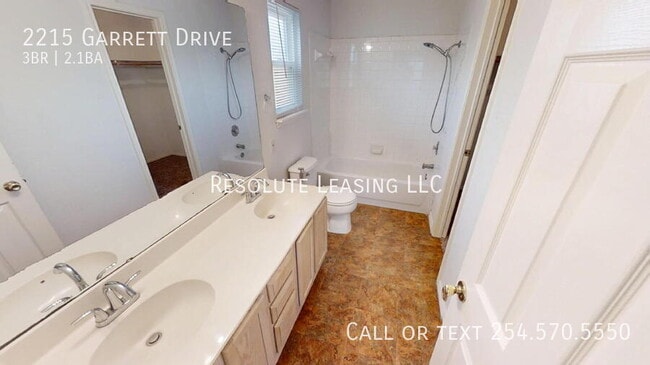Building Photo - 2215 Garrett Dr