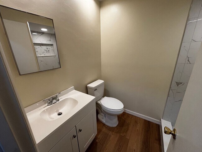 Building Photo - 2/2 Fully Renovated Home in Silver Springs Shores